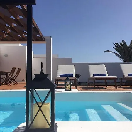 Miramar A5 Heated Pool Wifi Air Conditioning Beautiful Views Villa Playa Blanca (Lanzarote)